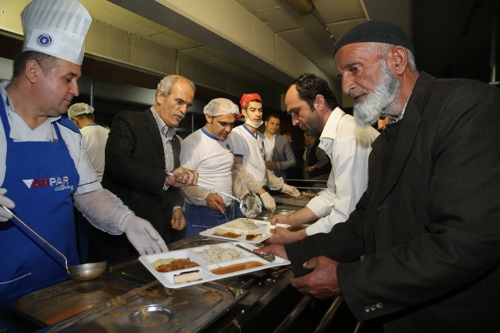 İlk iftar yine aşevinde