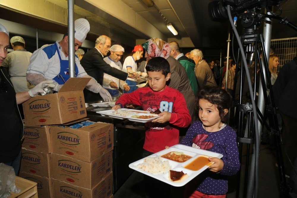 İlk iftar yine aşevinde