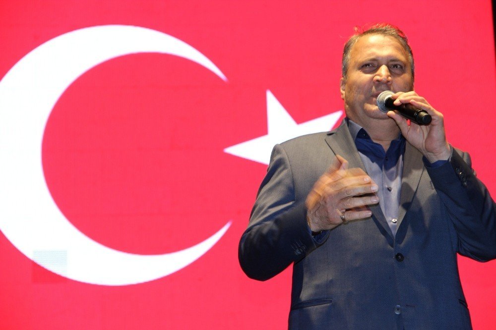 Mustafa Ceceli, Manisa’da coştu, coşturdu