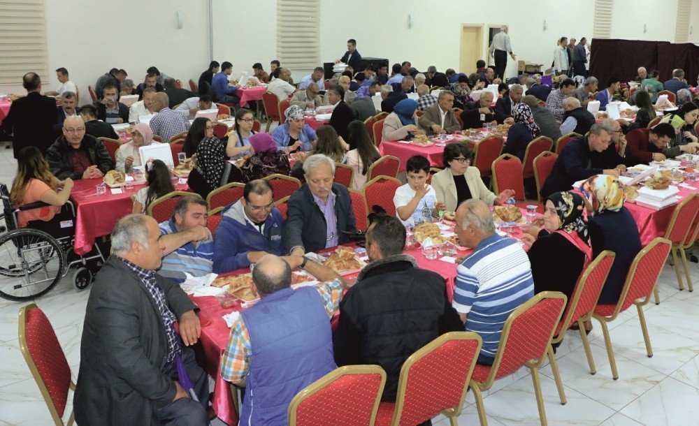 Alaçam’da engelliler iftarda buluştu