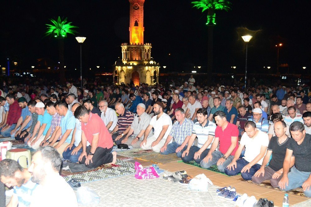 Kadir Gecesi’nde gönüller bir oldu