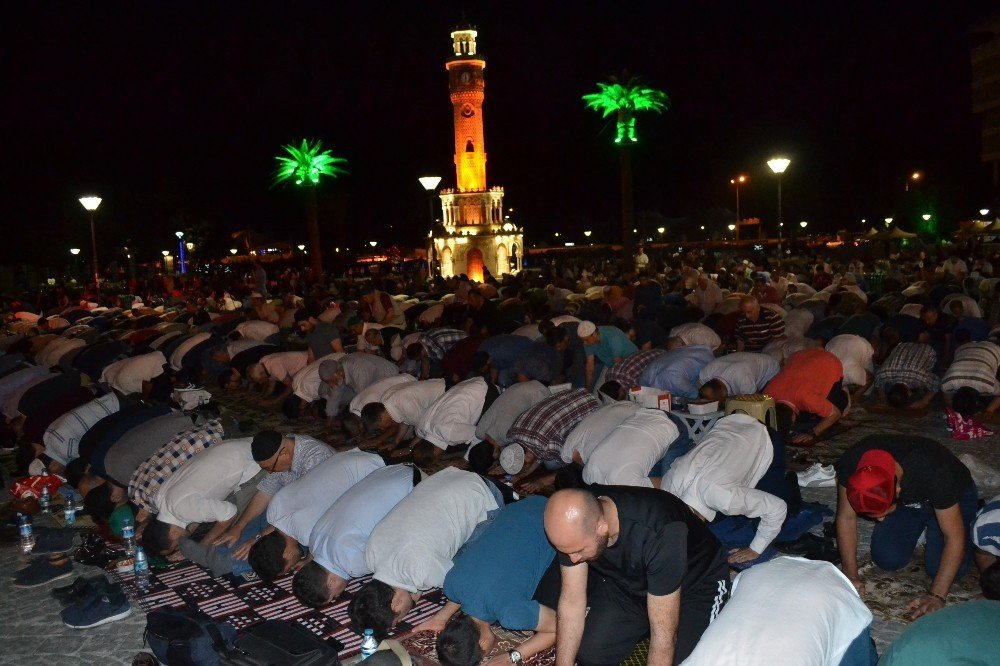 Kadir Gecesi’nde gönüller bir oldu