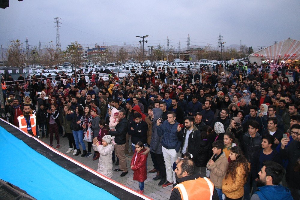 Grup Abdal Kızıltepelilere duygu dolu anlar yaşattı