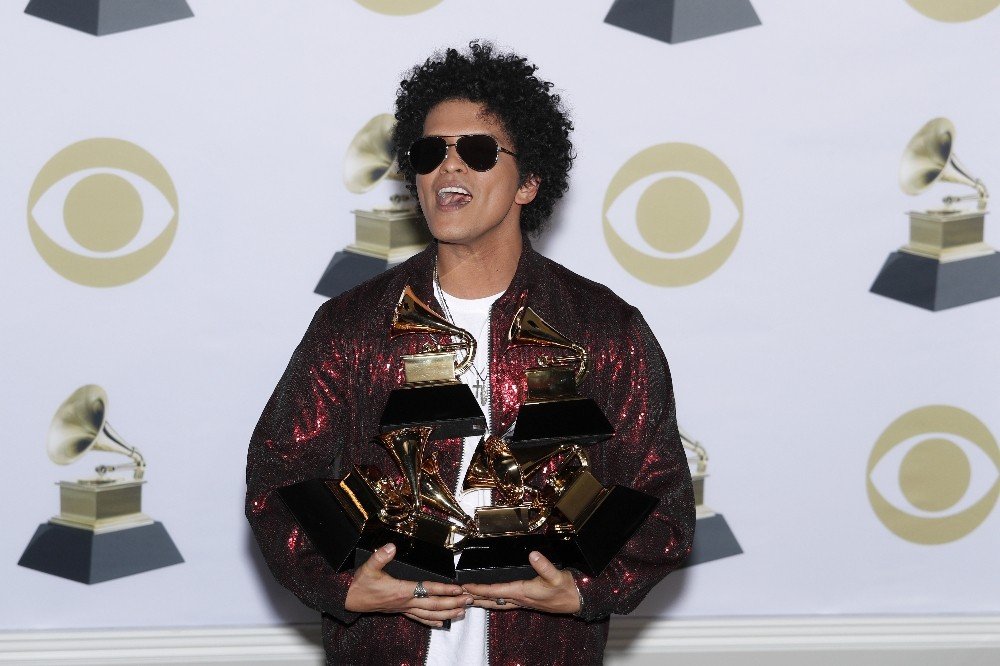 Bruno Mars, Grammy Ödülleri’ne damga vurdu