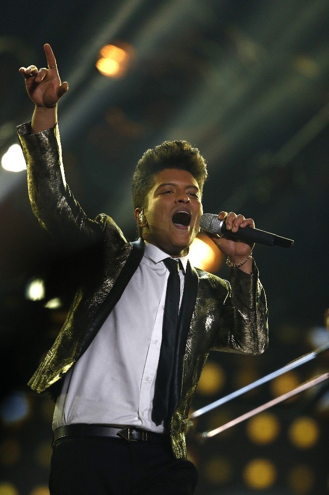 Bruno Mars, Grammy Ödülleri’ne damga vurdu