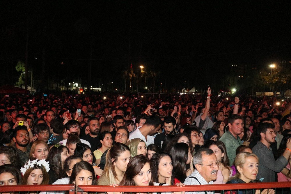 Gitar festivalinin son gününde Adanalı sanatçılar coşturdu