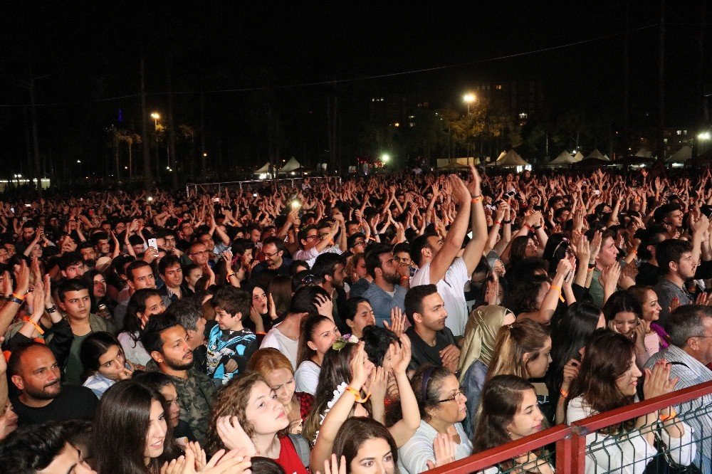 Gitar festivalinin son gününde Adanalı sanatçılar coşturdu