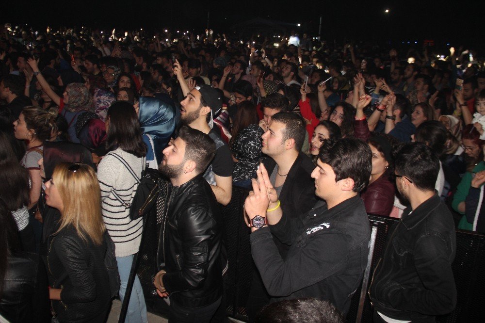 Şebnem Ferah ve Doğukan Manço Elazığ’da sahne aldı