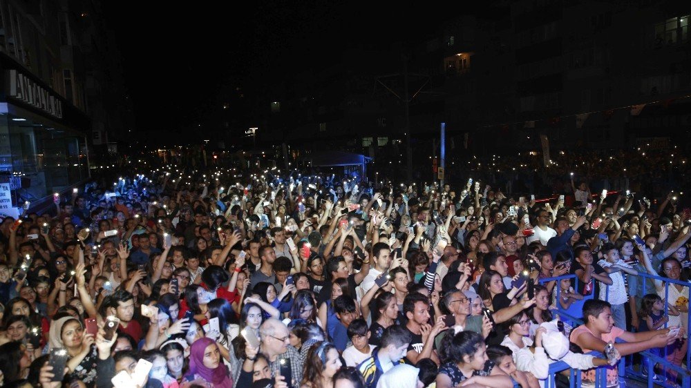 Göksel, Şarampol şenliklerinde Antalyalıları coşturdu