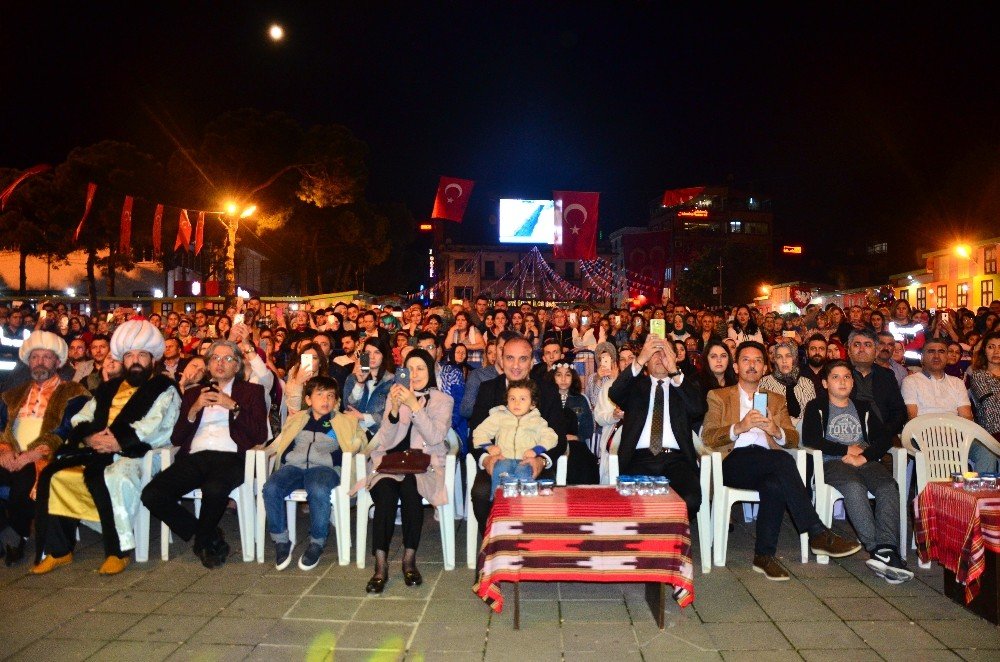 Niran Ünsal Ünyelileri coşturdu