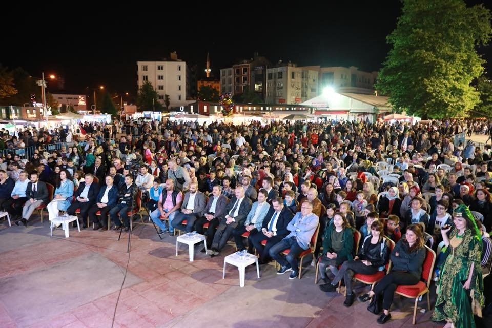 "Diriliş Ertuğrul" oyuncusu: "Setlerde parmaklarımız yaralanıyor, atlarla yuvarlanıyoruz"