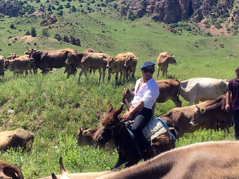 Nusret’in Erzurum’da açılış öncesi eşeğe binme görüntüleri büyük ilgi gördü