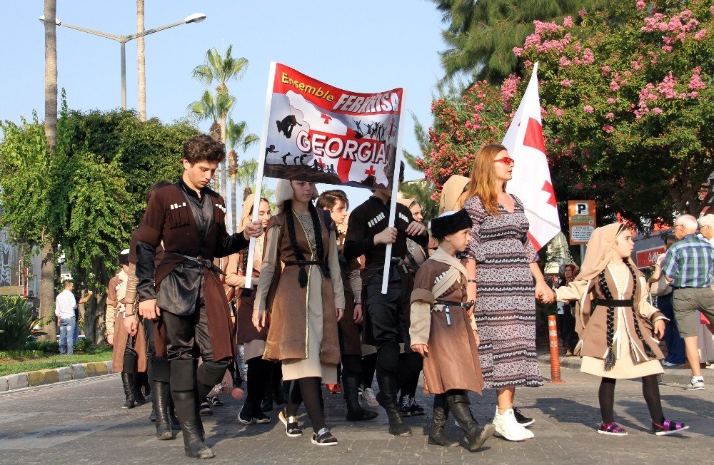 Turizm ve Sanat Festivali, Yörük göçü ve kortejle başladı