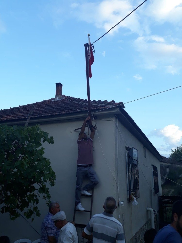 Okumuş çocuklar geleneklerinden vazgeçmedi