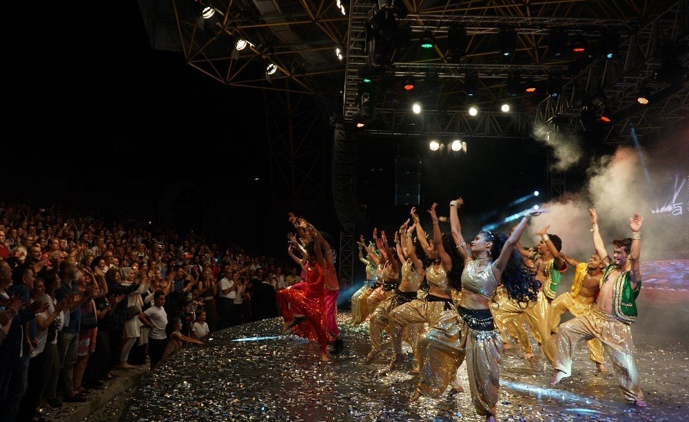 Bursa Festivali’nde ’Passage To Bollywood’ Rüzgarı’