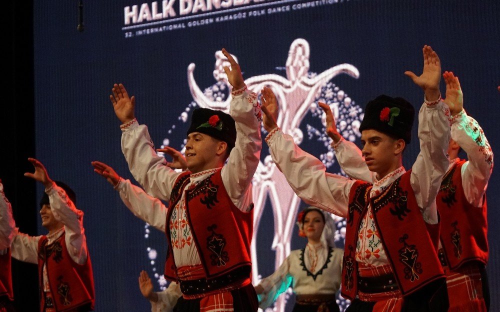 Bursa Altın Karagöz Halk Dansları Yarışması’nda yarı final heyecanı