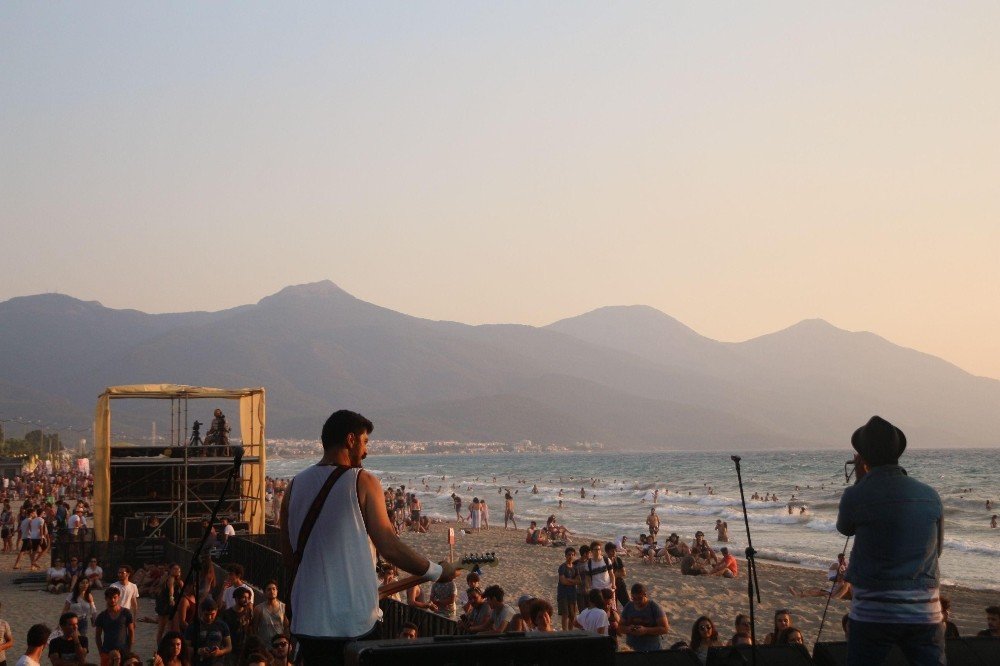 Kuşadası Gençlik Festivali başladı