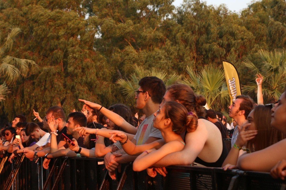 Kuşadası Gençlik Festivali başladı