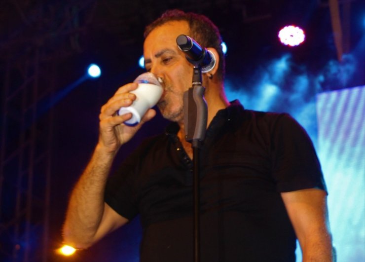 Haluk Levent’e balkondan taze ayran