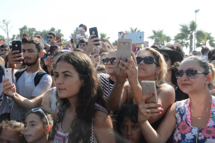 İzmir’de Derya Uluğ rüzgarı