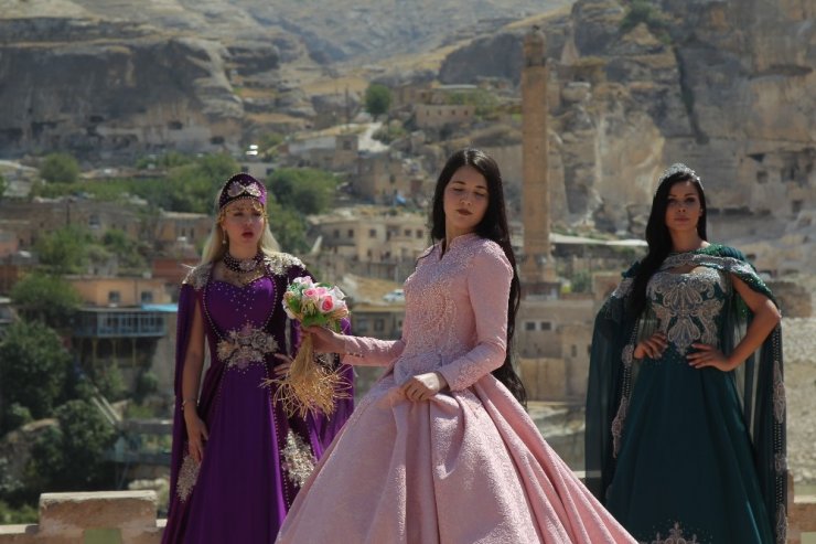 Rus ve Ukraynalı mankenler Hasankeyf’i salladı