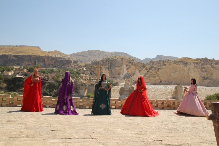 Rus ve Ukraynalı mankenler Hasankeyf’i salladı