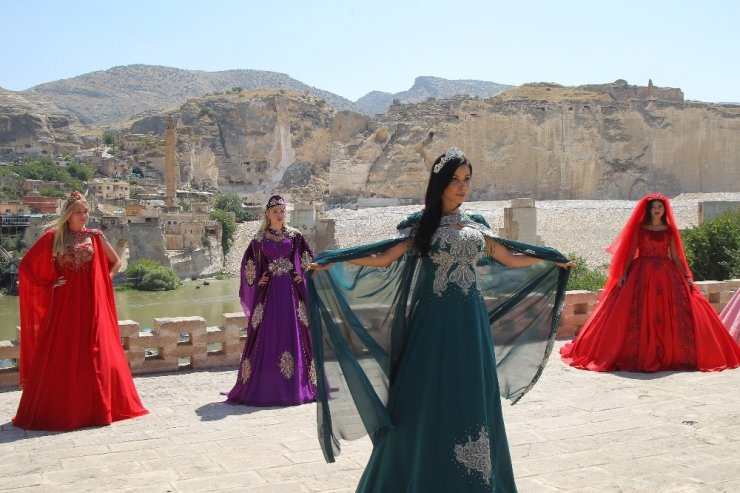 Rus ve Ukraynalı mankenler Hasankeyf’i salladı