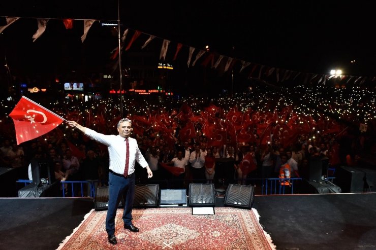 Göksel, Antalya’da sahne aldı