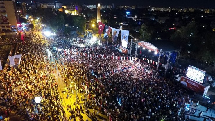 Göksel, Antalya’da sahne aldı