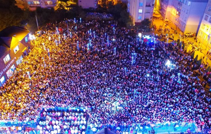 Aleyna Tilki Zonguldak’ta hayranlarını coşturdu