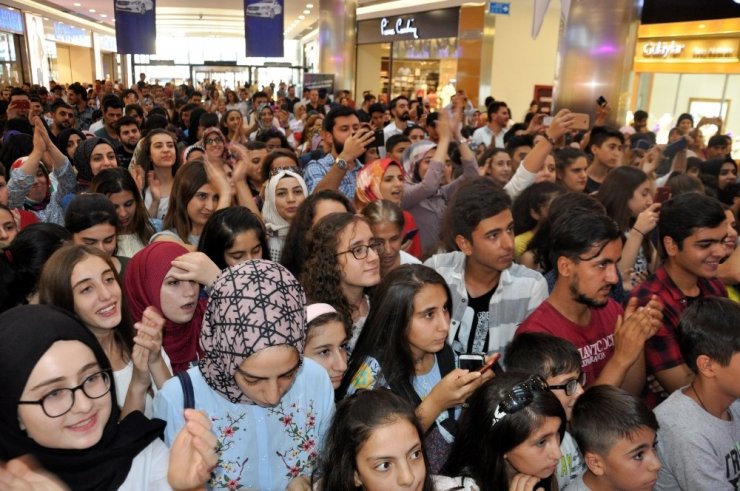 Ünlü rock grubu Zakkum Diyarbakır’da konser verdi