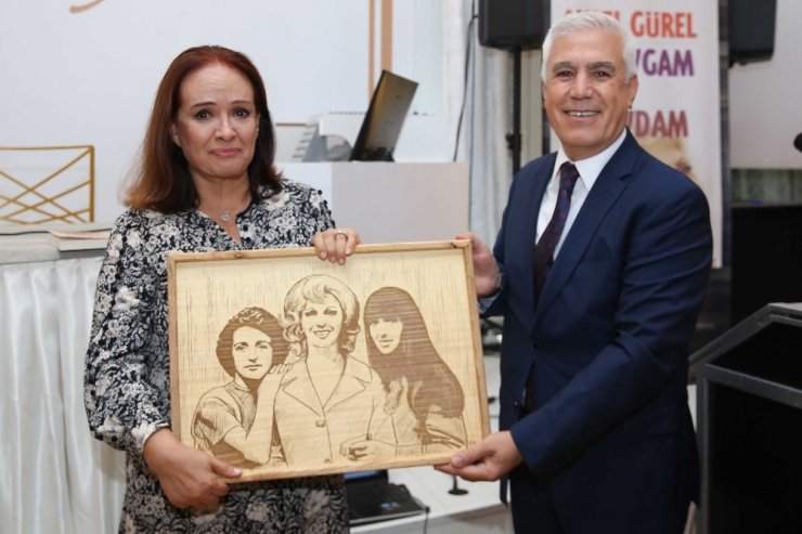 Müjde Ar annesi Aysel Gürel’i anlattı