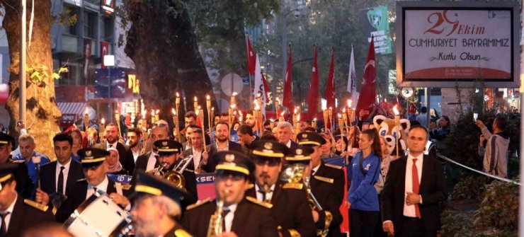 Kocaeli’de Cumhuriyet coşkusu Fettah Can konseriyle renklendi