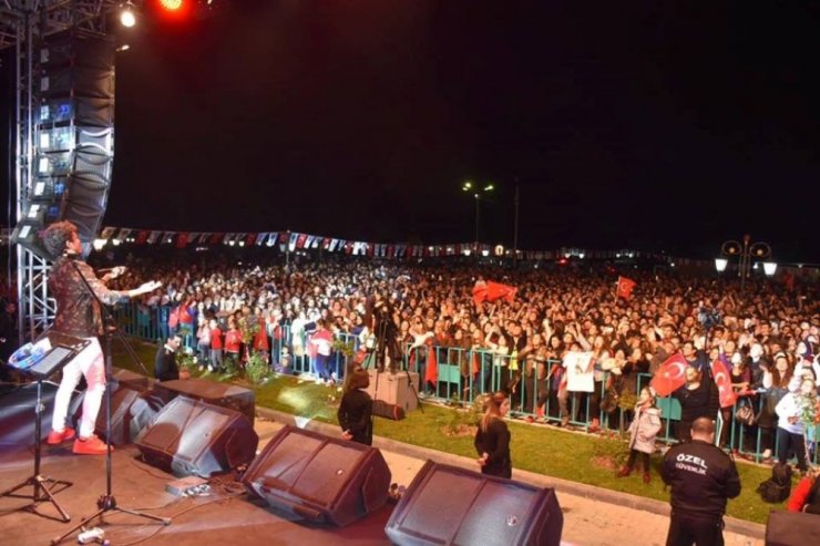 Ünlü sanatçı Buray Süleymanpaşa’da konser verdi