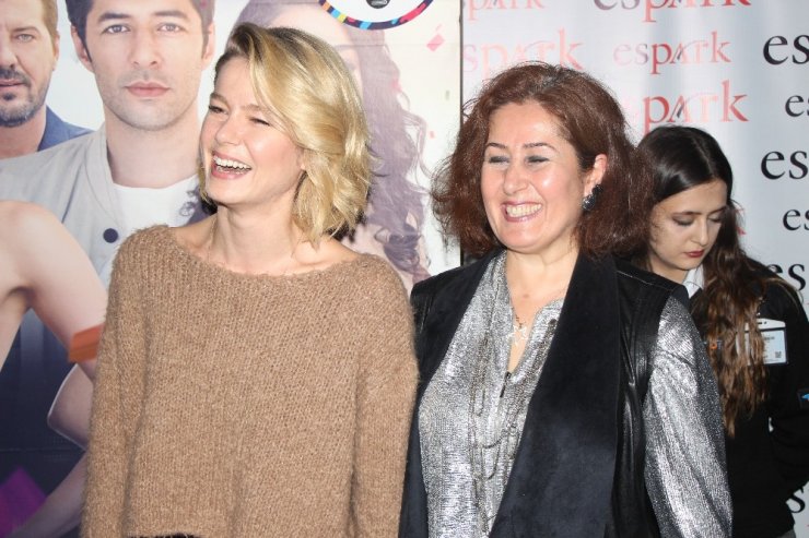 Burcu Biricik sevenleriyle bir araya geldi