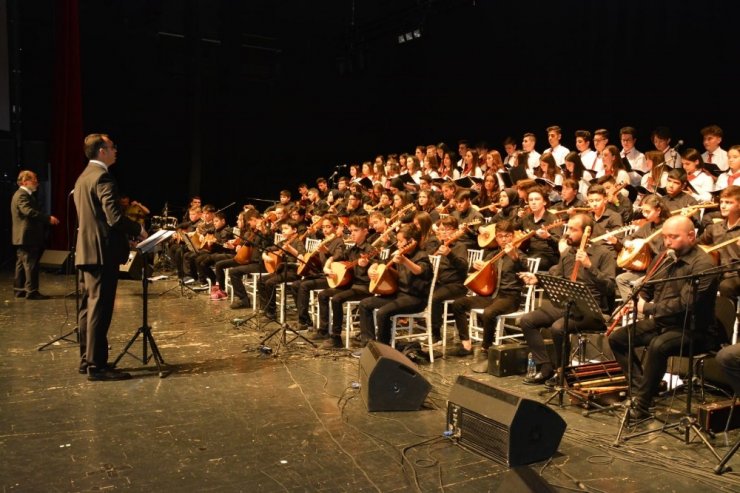 Balıkesir’de öğrencilerden bağlama şov