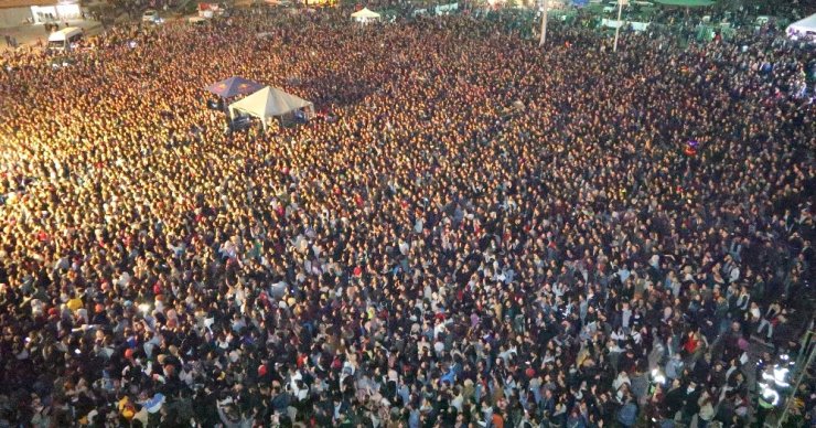 ERÜ’de Konser Veren Hande Yener, Öğrencileri Coşturdu