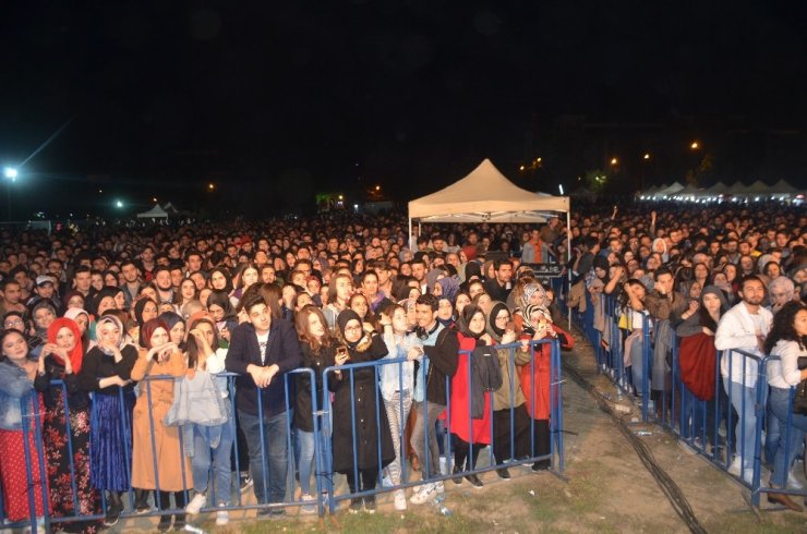 Bahar Şenlikleri muhteşem Gece Yolcuları konseri ile son buldu