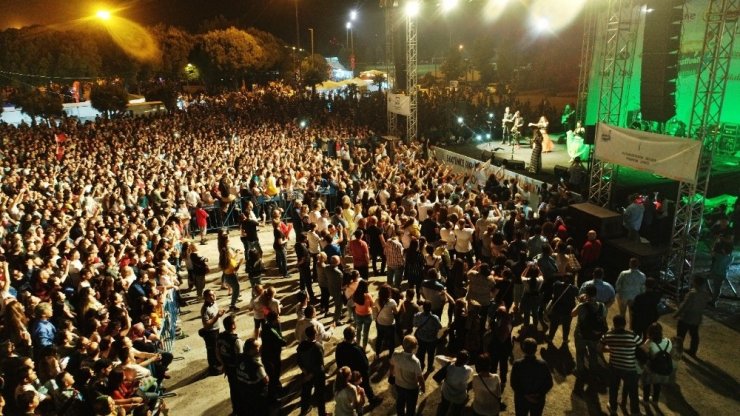 Gökçe, Akhisarlılara unutulmaz bir gece yaşattı