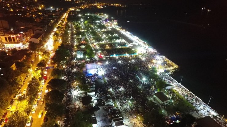 Zara Kiraz Festivali’nde konser verdi