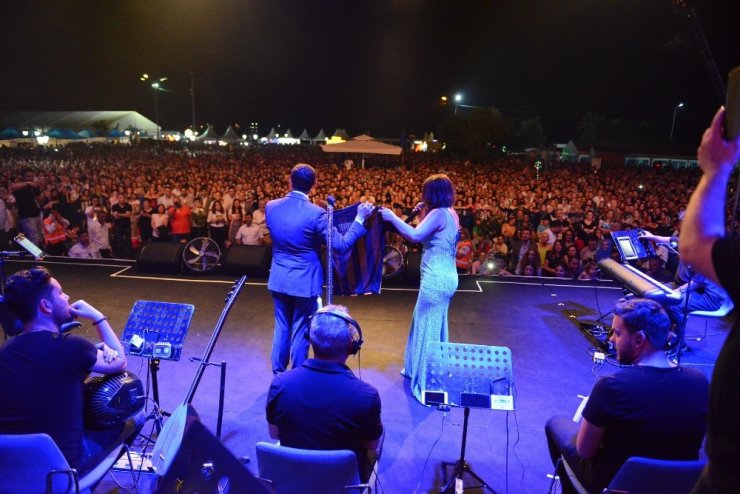 Zara Kiraz Festivali’nde konser verdi