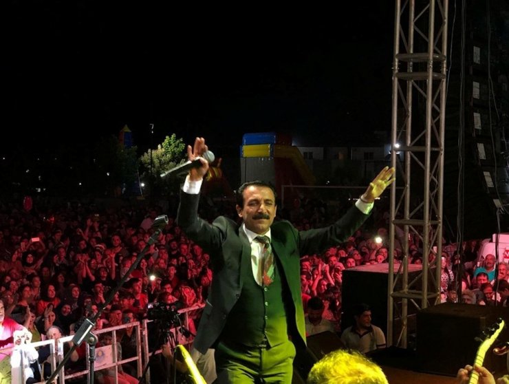 Festivalde Latif Doğan ve Merve Özbey coşkusu