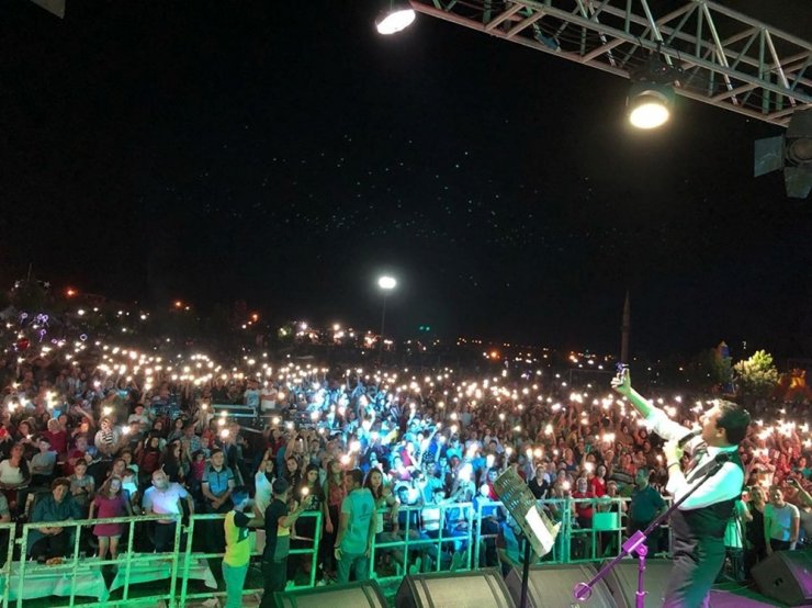 Festivalde Latif Doğan ve Merve Özbey coşkusu