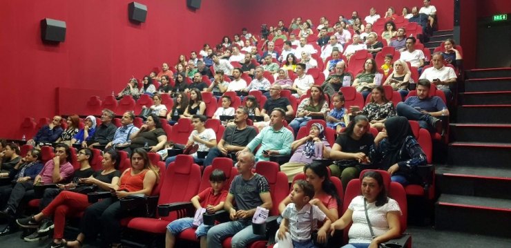 Nazilli’nin ilk sinema filmi ‘Bayrak’ gösterime girdi