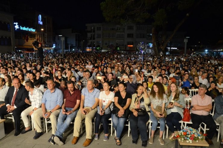 Perşembe’de Tuğçe Kandemir ve İsmail YK konseri