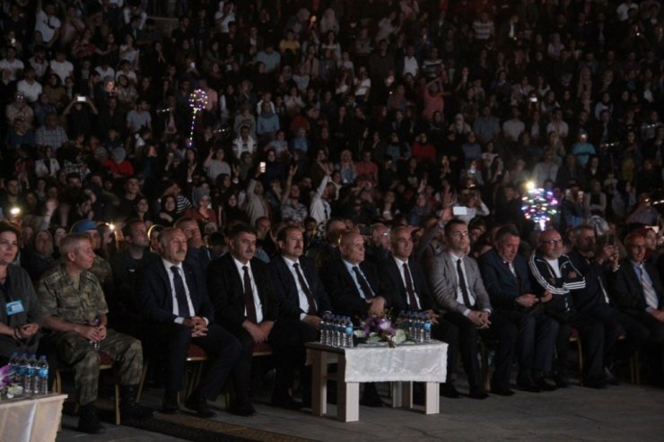 Bayburt’ta Tuğba Yurt ve Azerin fırtınası esti