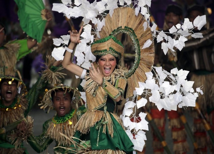 Filipinler’de su zambağı festivali coşkusu yaşanıyor