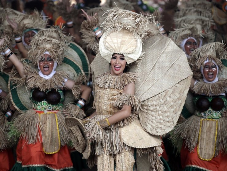 Filipinler’de su zambağı festivali coşkusu yaşanıyor