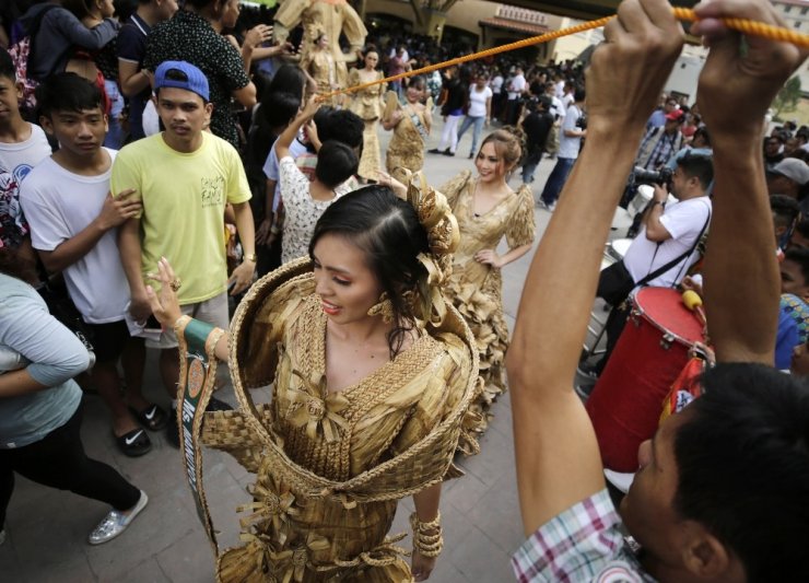 Filipinler’de su zambağı festivali coşkusu yaşanıyor