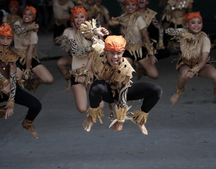 Filipinler’de su zambağı festivali coşkusu yaşanıyor